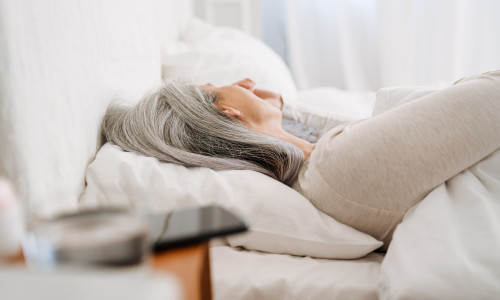Spánek v menopauze: proč se probouzíte v noci a co skutečně pomáhá
